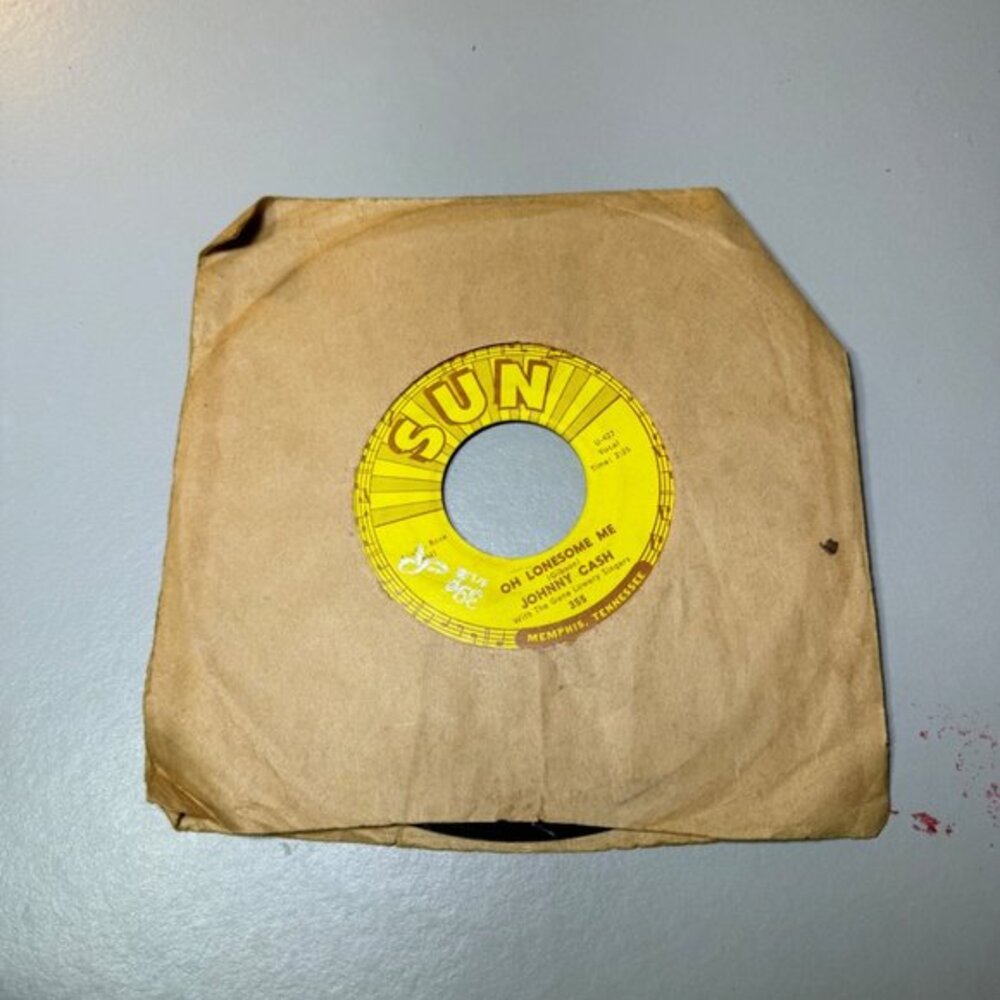 Johnny Cash 45 RPM  (A) "Oh Lonsome Me" and (B) "Life Goes On" (SUN RECORDS)